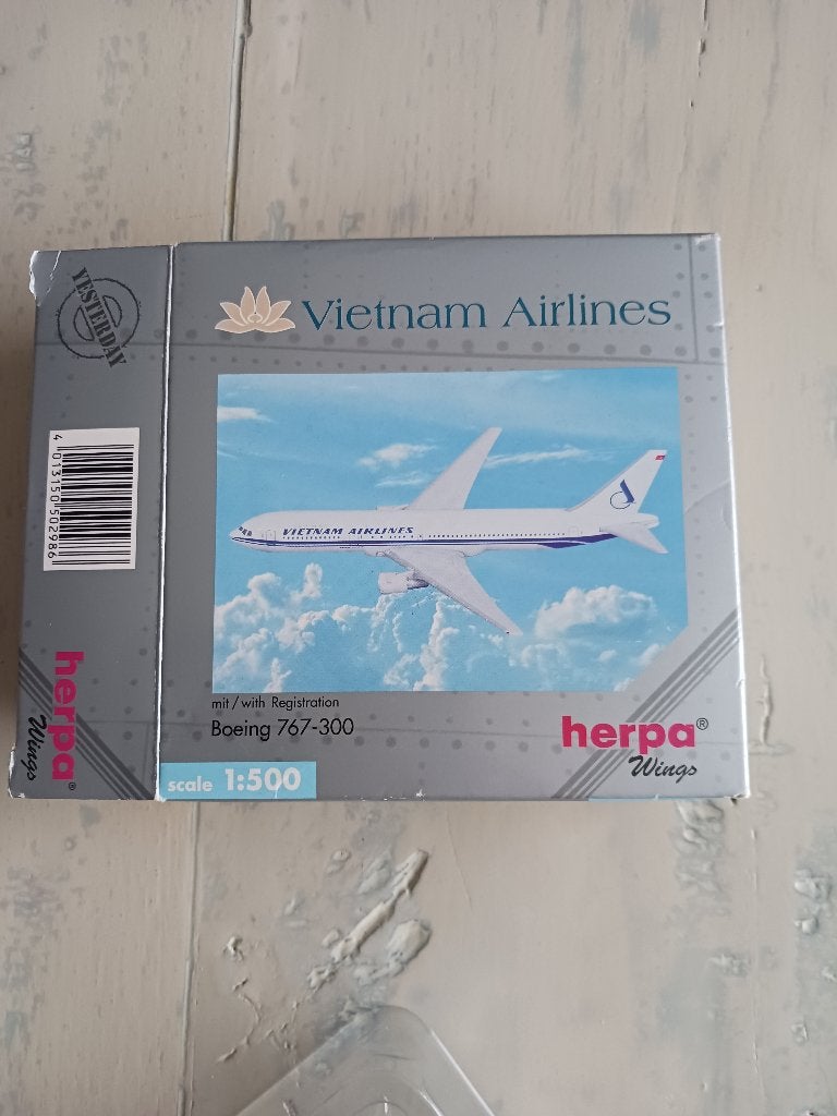 Vietnam Airlines, Ophalen of Verzenden, Zo goed als nieuw, Schaalmodel