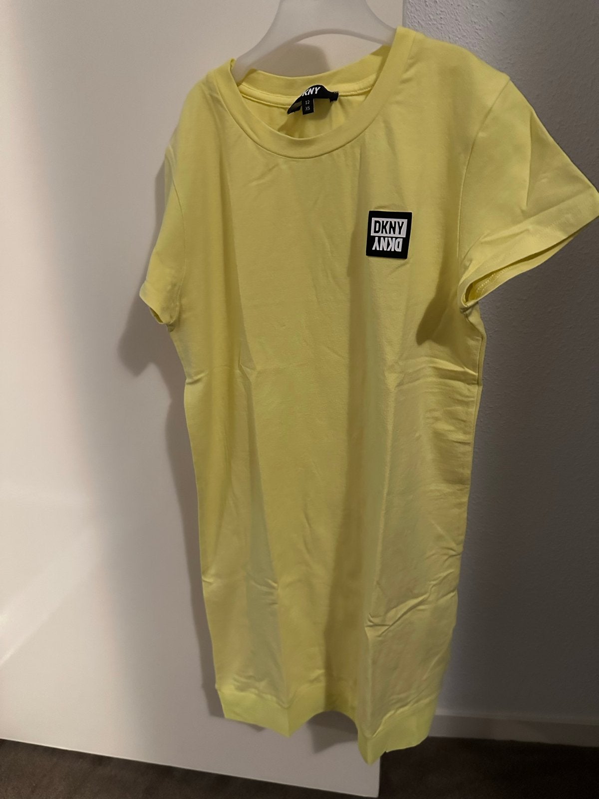 DKNY Geel T-shirt Jurk Maat 12, Kleding | Dames, Geel, Nieuw, Ophalen of Verzenden, Korte mouw