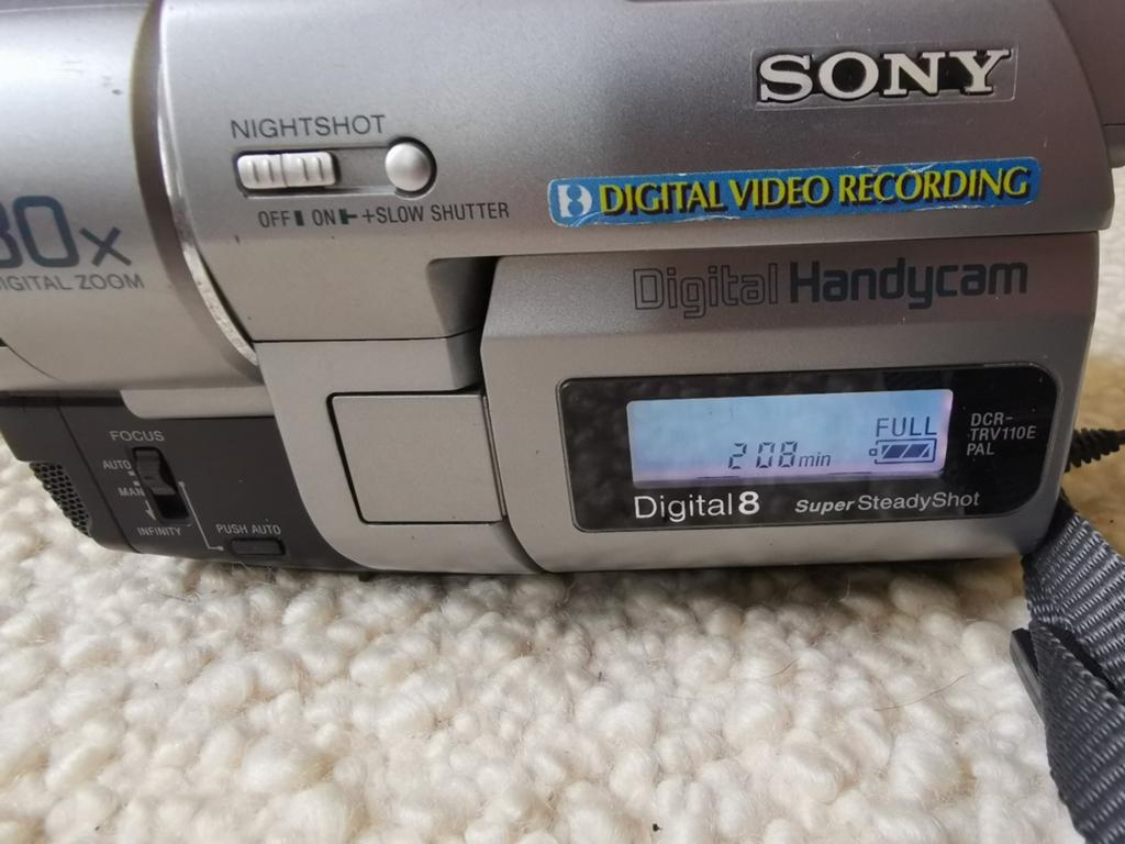 Sony DCR-TRV110E Digital8 Camcorder - Video8/Hi8 Playback, Gebruikt, Ophalen of Verzenden, 8 tot 20x, Sony