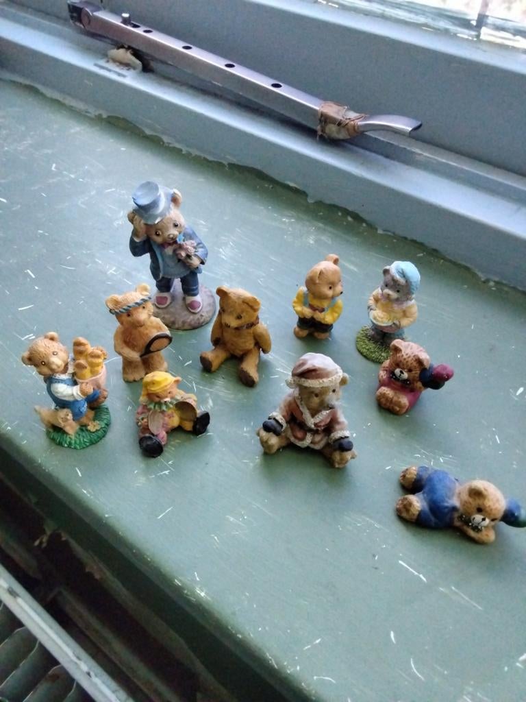 Set van 10 schattige teddybeer beeldjes, Ophalen, Gebruikt
