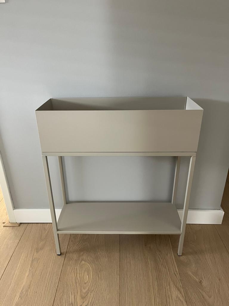 Metalen bijzettafel zandtint 55cm breed nieuw., Huis en Inrichting, Metaal of Aluminium, Nieuw, 55 tot 75 cm, Rechthoekig