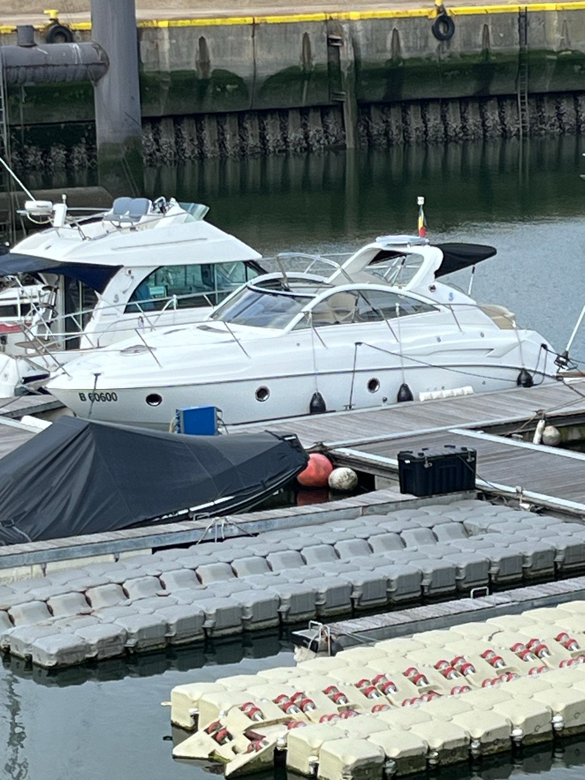 Monte Carlo 32 - Zo goed als nieuw, weinig vaaruren, Watersport en Boten, Motorboten en Motorjachten, Overige merken, Binnenboordmotor