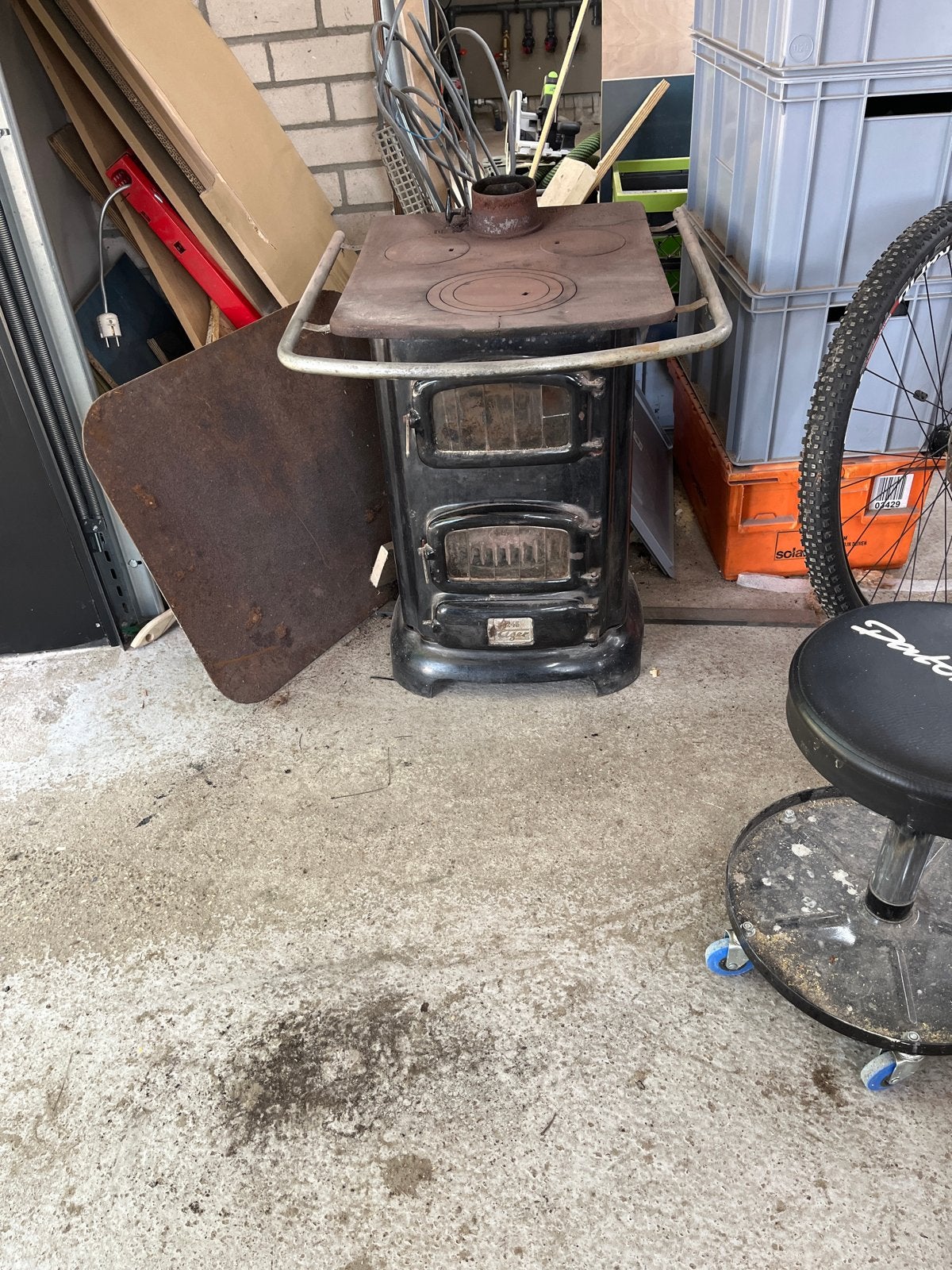 Antieke Houtkachel met Kookplaat - Functioneel en Decoratief, Huis en Inrichting, Kachels, Gebruikt, Houtkachel, Ophalen of Verzenden