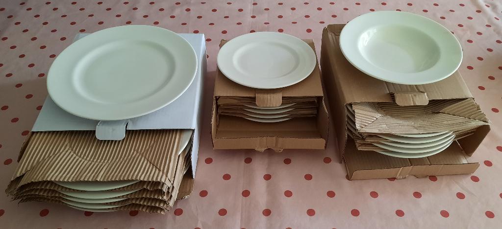 Maastricht Porselein servies grote kleine diepe borden NIEUW, Ophalen, Nieuw, Bord(en), Overige stijlen