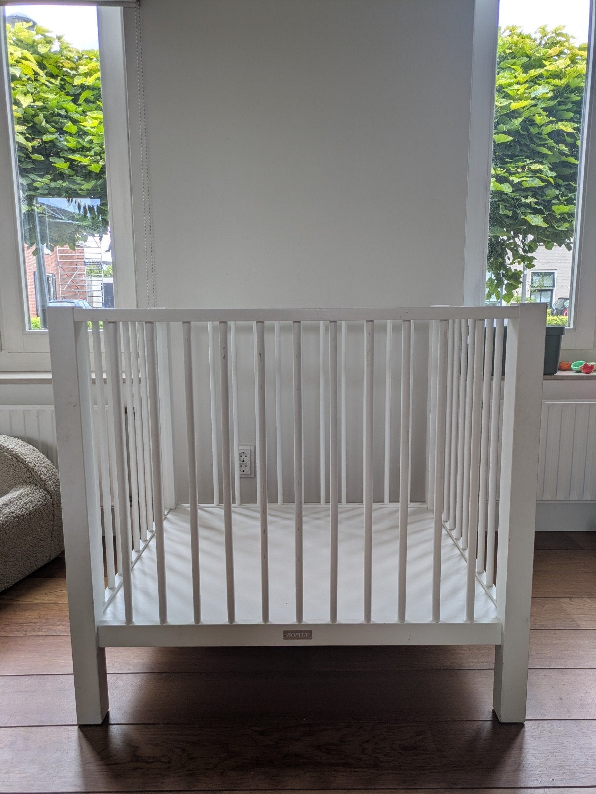 Witte houten box (Bopita) met boxkleed, Ophalen, Gebruikt, Vierkant, Boxkleed