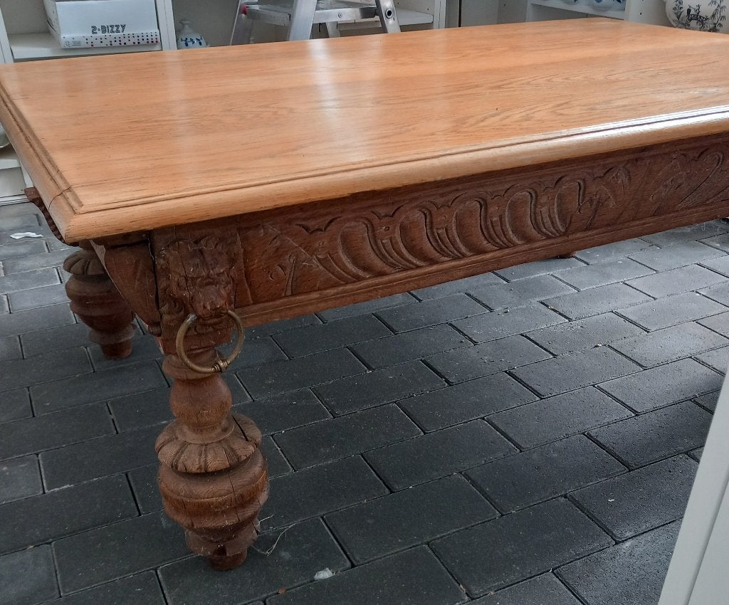 salontafel antiek mechels houtsnijwerk met leeuwenkopjes, Ophalen