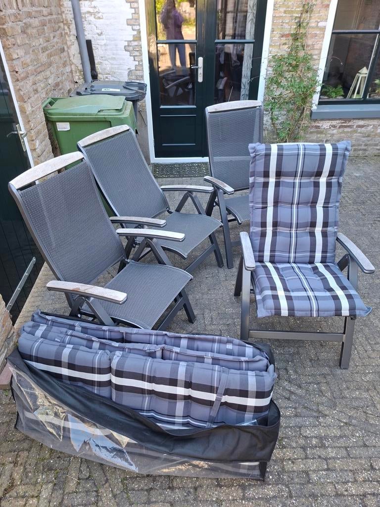 Vier tuinstoelen met kussens, Ophalen, Zo goed als nieuw, Hout, Verstelbaar
