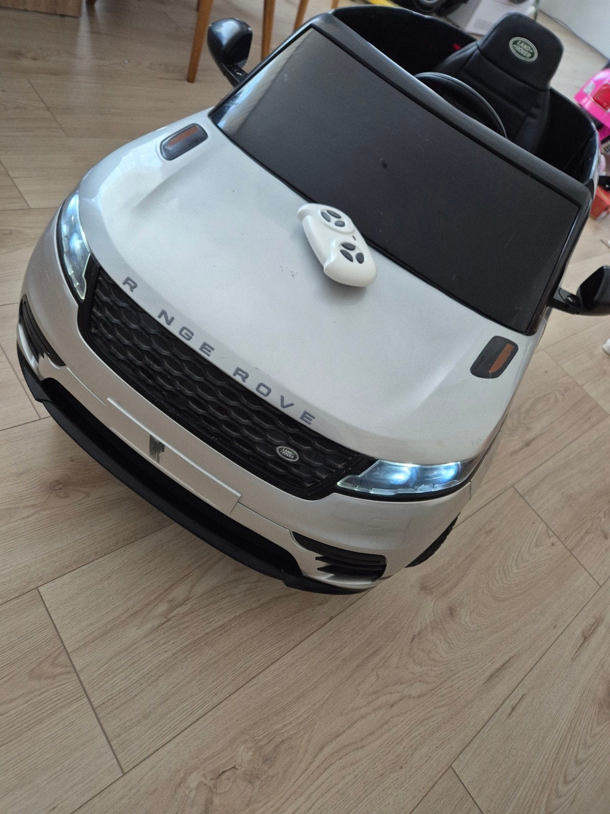 Range Rover elektrische kinderauto met afstandsbediening, Ophalen of Verzenden, Gebruikt, Loopvoertuig