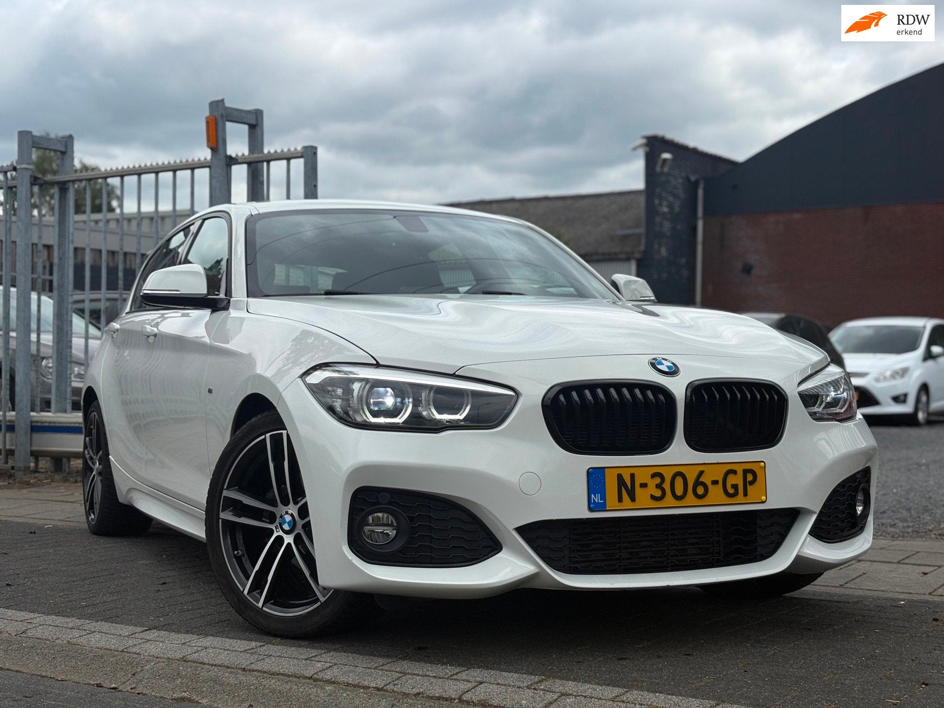 BMW 1-serie 116i Edition M Sport Shadow | Xenon | 18” LMV, Auto's, BMW, 1-Serie, Achterwielaandrijving, Euro 6, Wit