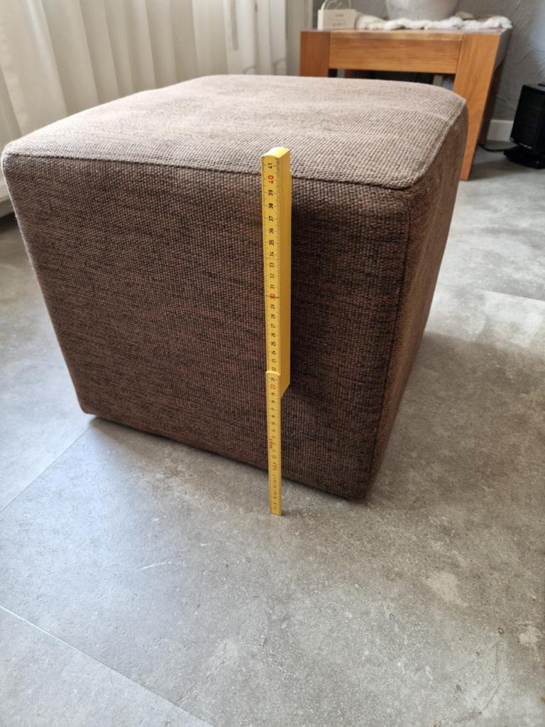 Bruine stoffen poef - Comfortabel en compact, Ophalen, Minder dan 50 cm, Gebruikt, Vierkant