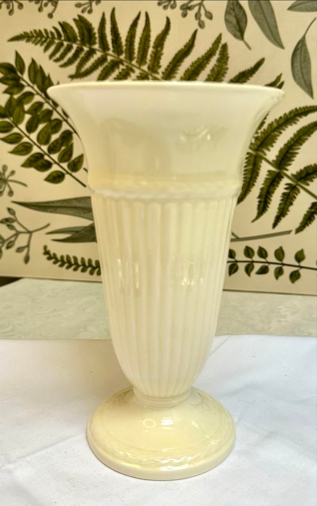 Wedgwood Etruria & Barlaston Crèmekleurige Vaas, Antiek en Kunst, Antiek | Vazen, Ophalen of Verzenden