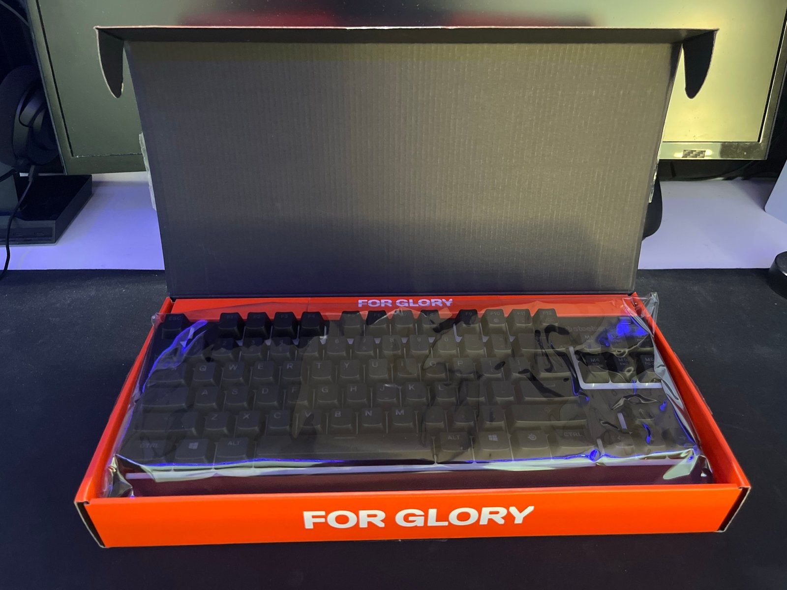 Gloednieuw SteelSeries Apex 3 TKL Gaming Toetsenbord, Computers en Software, Toetsenborden, Ophalen, Gaming toetsenbord, Nieuw