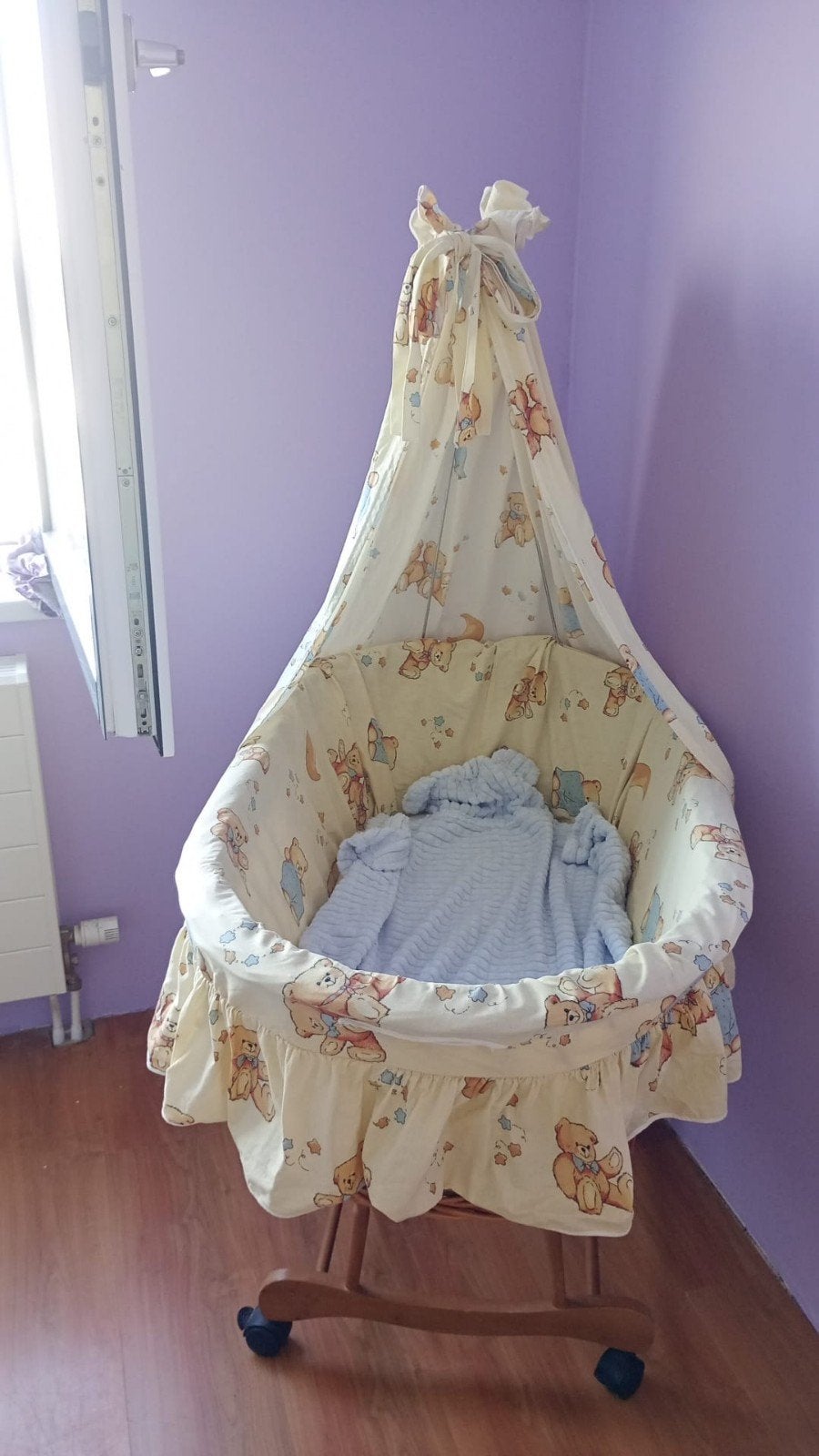 Schattig baby wiegje met teddybeer motief, Kinderen en Baby's, Babywiegjes en Ledikanten, Ophalen of Verzenden, Gebruikt, Wieg