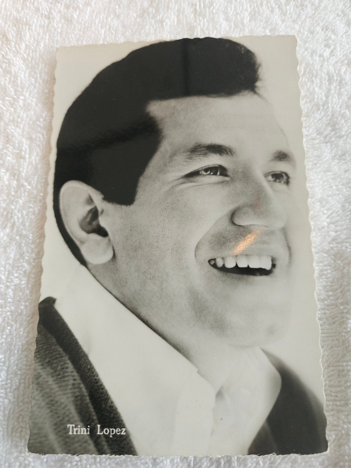 Trini Lopez - Ongelopen Echte Foto, 1960 tot 1980, Foto, Ophalen of Verzenden, Zo goed als nieuw