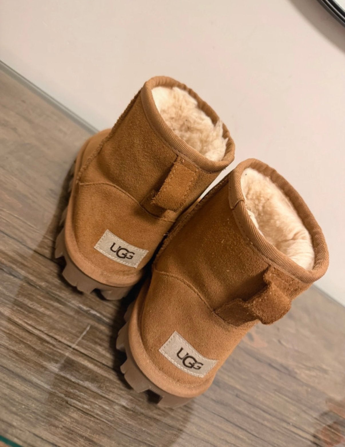 Uggs maat 37, Ophalen of Verzenden, Zo goed als nieuw, Jongetje of Meisje, Schoentjes