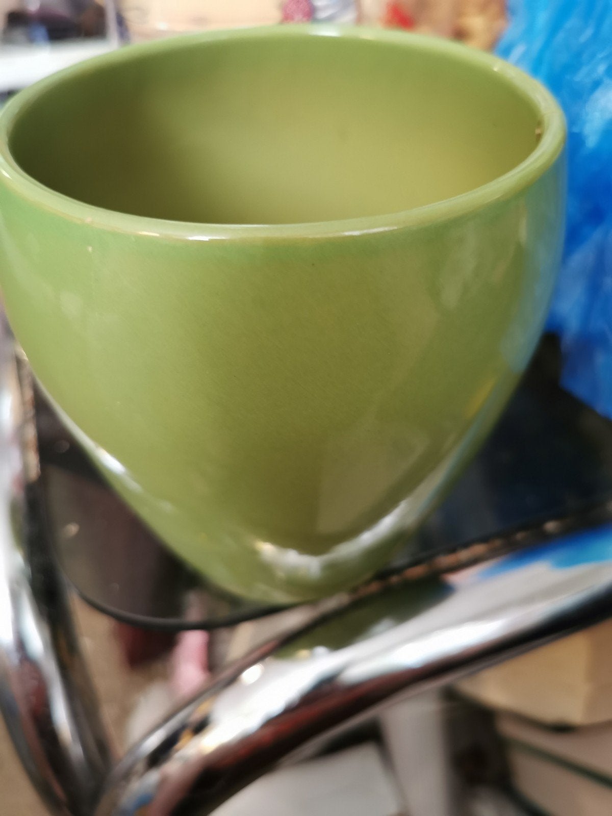 Groene aardewerk planten potje met kleine beschadiging, Antiek en Kunst, Antiek | Keramiek en Aardewerk, Ophalen of Verzenden