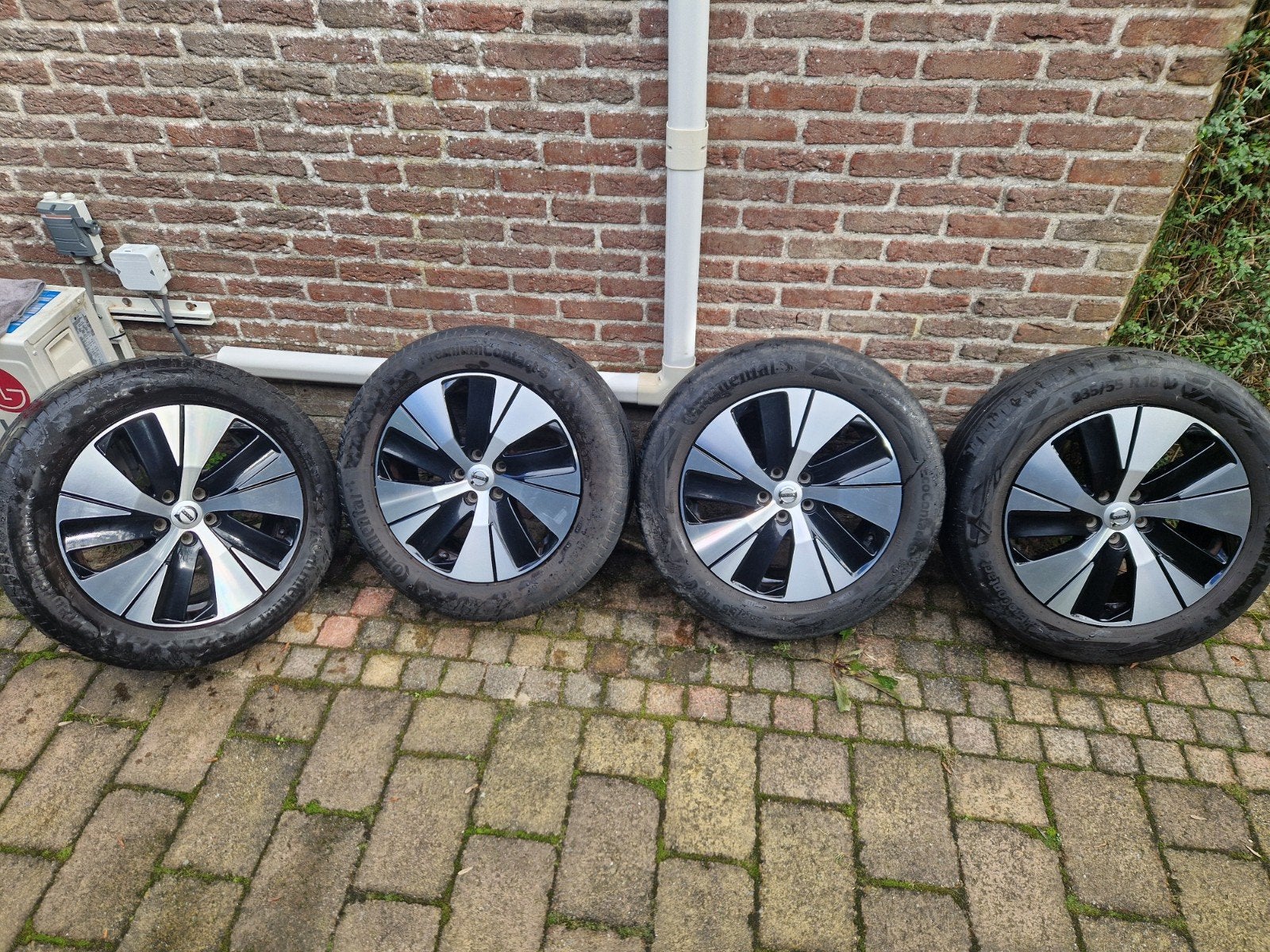 Originele volvo xc40 velgen 18 inch black diamond cut, Ophalen, 18 inch, Velg(en), 235 mm