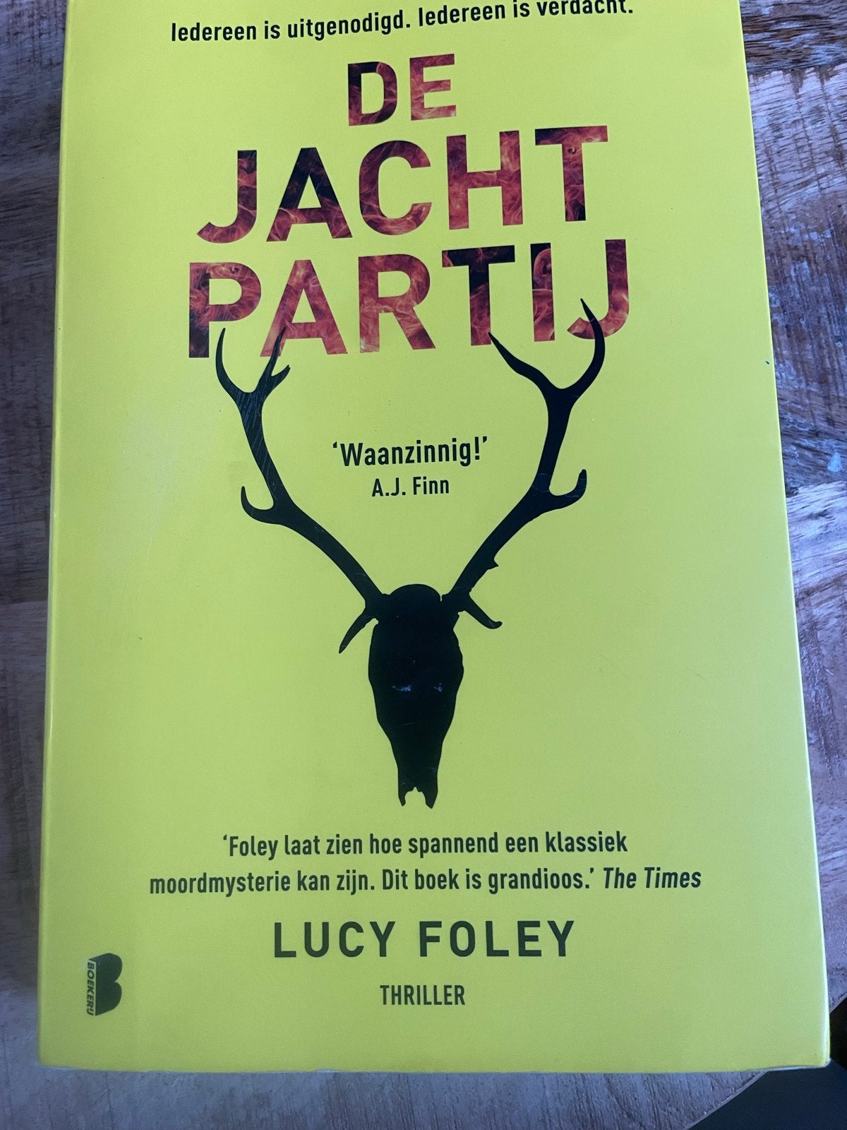 De Jachtpartij - Lucy Foley (Thriller), Ophalen of Verzenden, Zo goed als nieuw, Europa overig