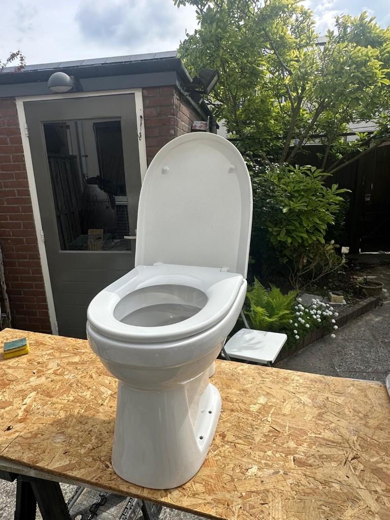 GEBERIT | WC-pot en reservoir, Ophalen, Nieuw, Steen, Toilet