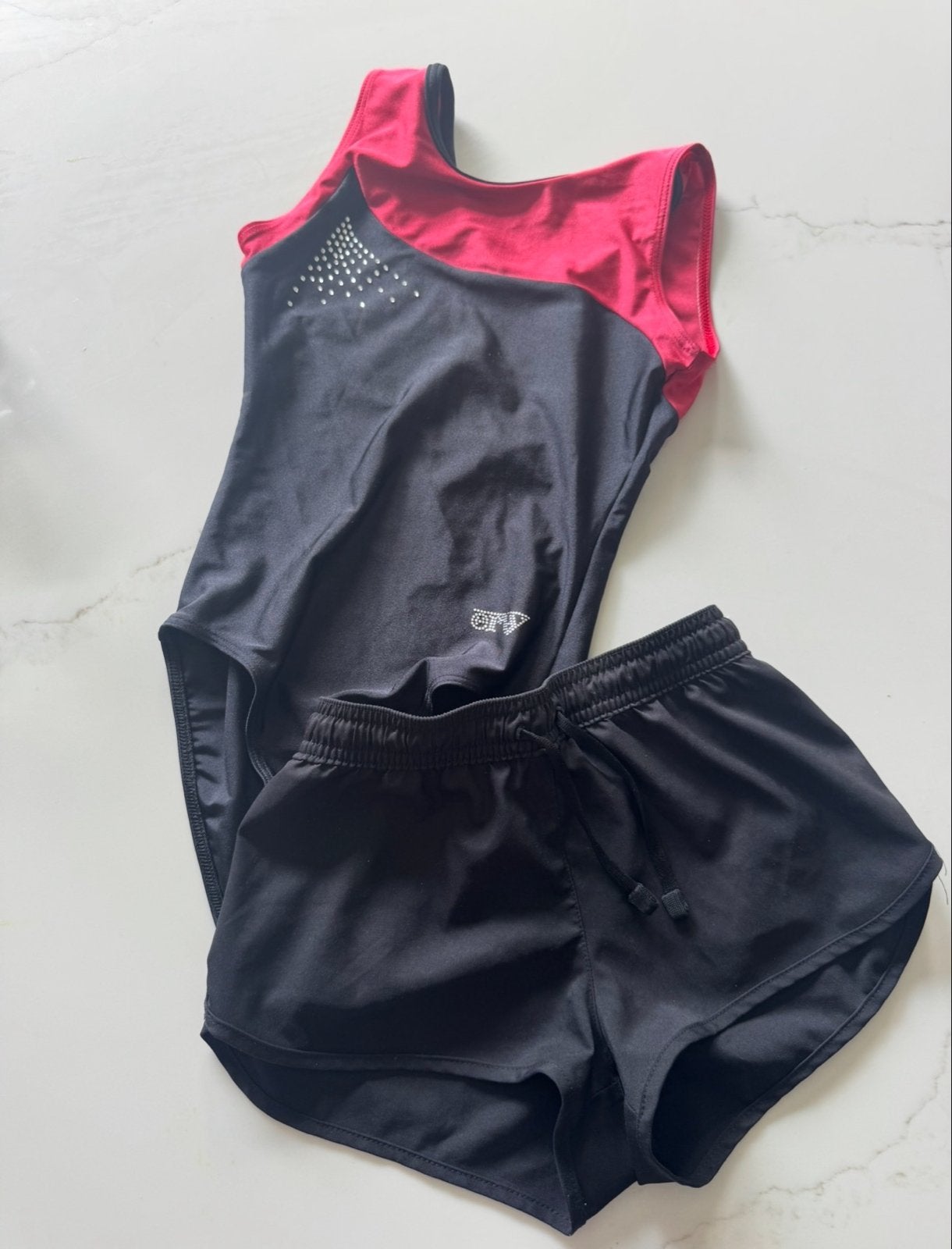 Turnpakje met korte broek - Zwart/Rood HLC, Kindermaat 122 t/m 140, Ophalen of Verzenden, Zwart, Turnpak(je)