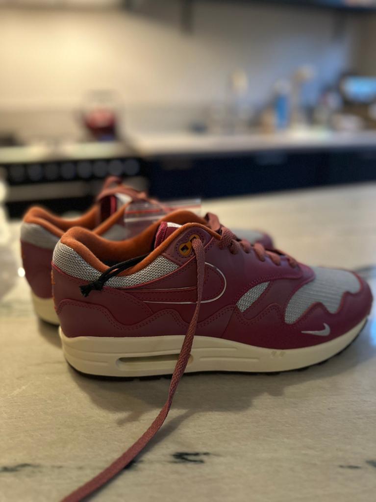 Nike Patta Maroon Air Max 1 - bracelet - US 10 Deadstock, Kleding | Heren, Schoenen, Ophalen of Verzenden, Nieuw, Overige kleuren
