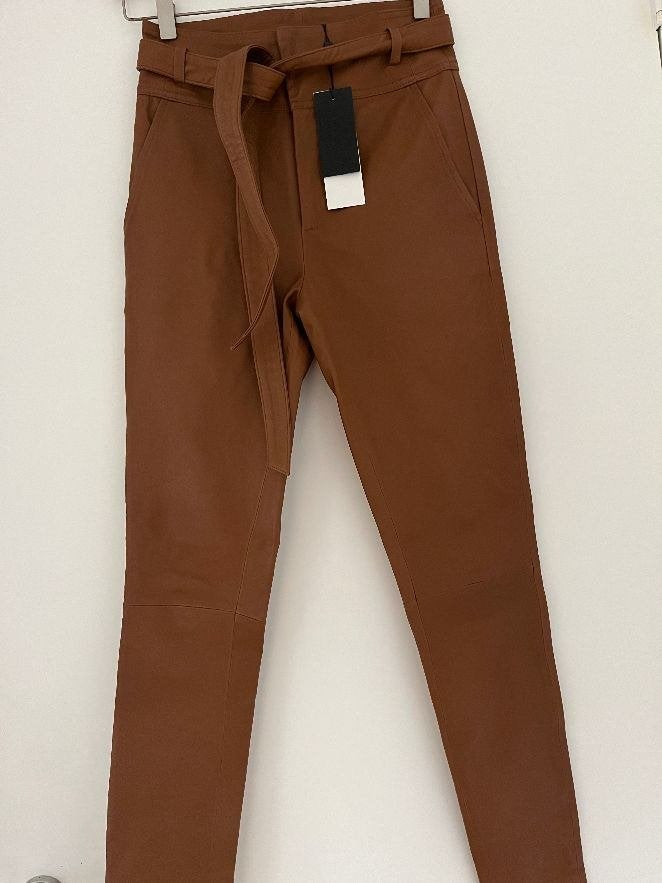 Nieuwe DNA Leren Broek Maat 34/36  met kaartje Suite Enes, Kleding | Dames, DNA, Bruin, Nieuw, Ophalen of Verzenden