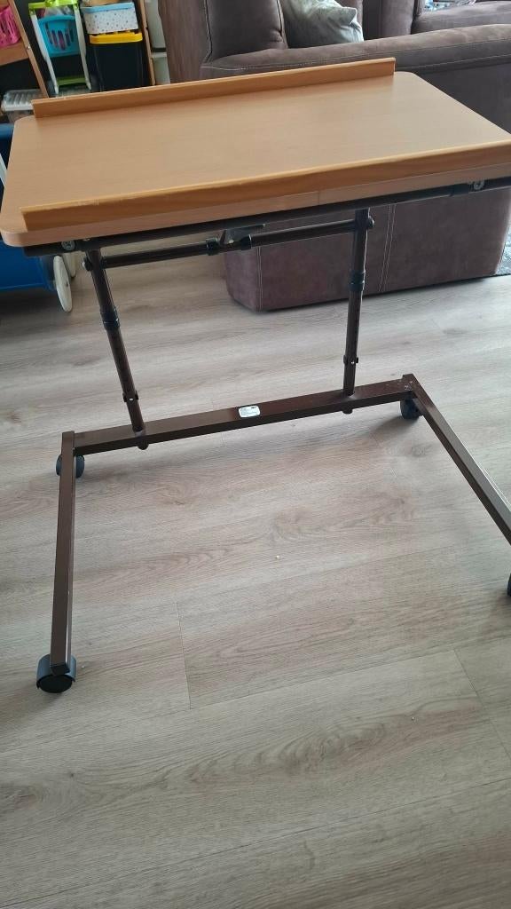 Bijzet tafel op wielen, Minder dan 55 cm, Zo goed als nieuw, Rechthoekig, Hout