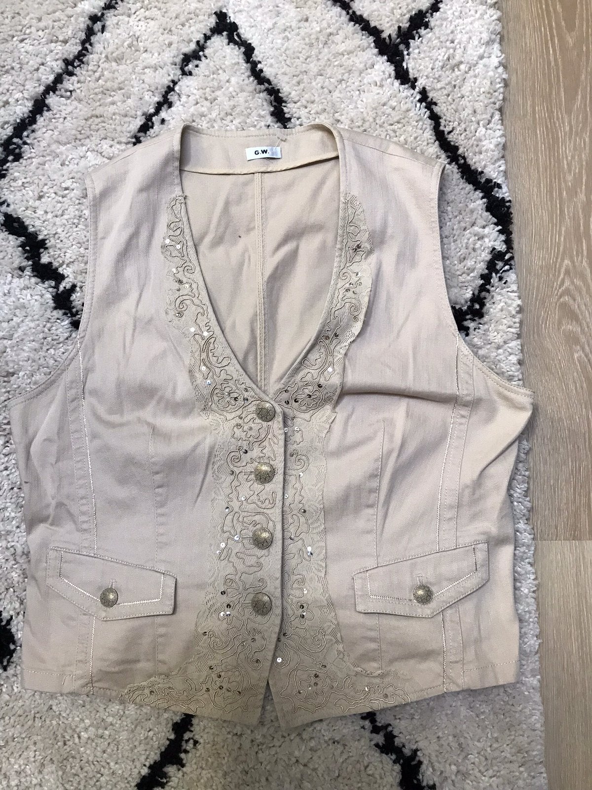 Mooue alsnieuw mooi bewerkt met steentjes stretch gilet, Kleding | Dames, Bodywarmers, Ophalen of Verzenden, Zo goed als nieuw