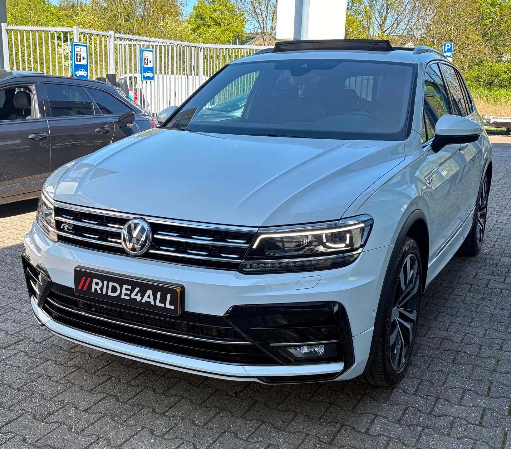 Volkswagen Tiguan 2.0 TSI 4Motion Highline 220PK/3xR-LINE/PA, Auto's, Dealer onderhouden, Gebruikt, Euro 6, 1984 cc