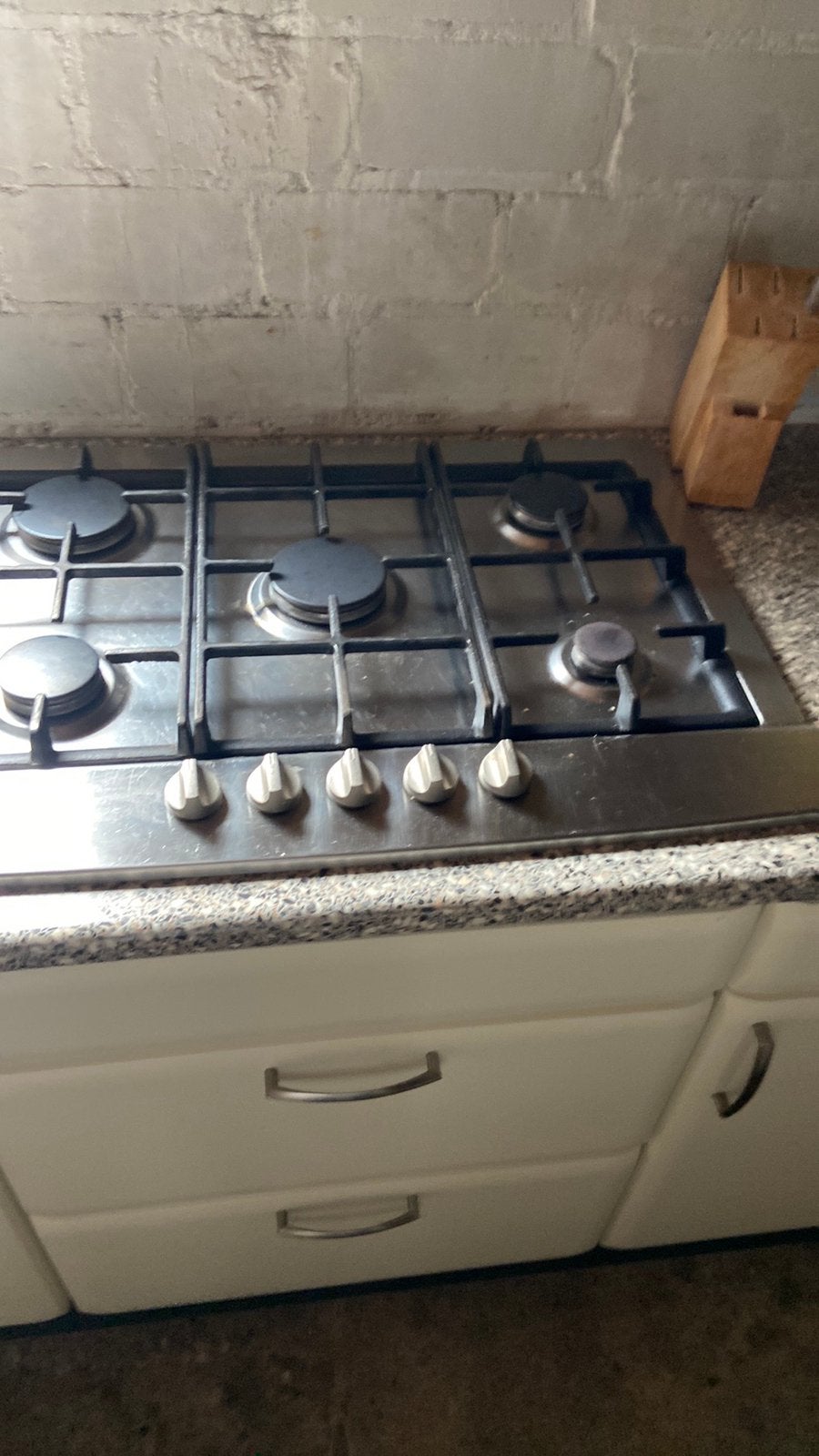 Keukenblokje met gasfornuis op flessen gas, Zo goed als nieuw, Gas, Vrijstaand, 4 kookzones