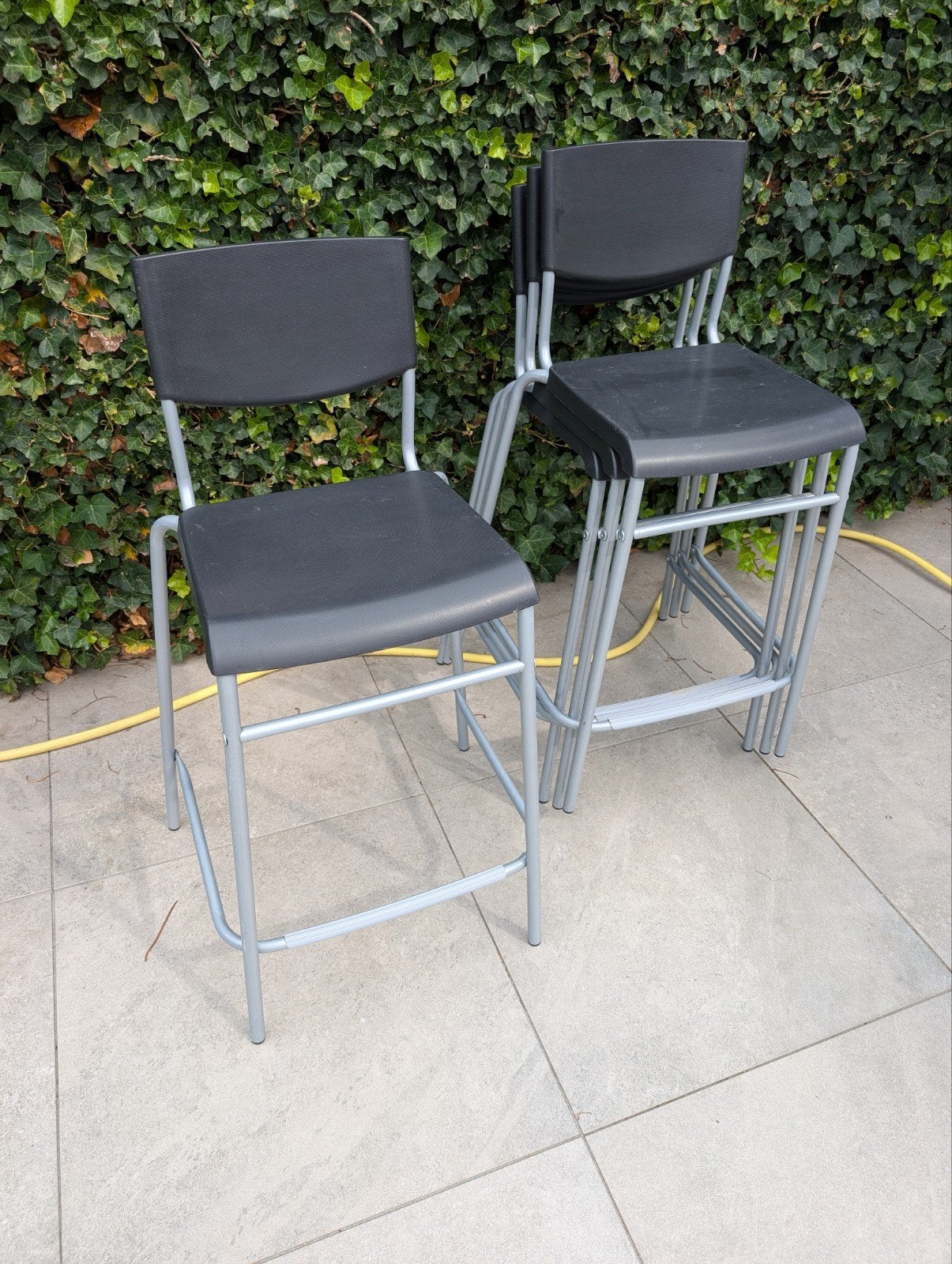 Set van 4 zwarte barkrukken met rugleuning, Huis en Inrichting, Ophalen, Gebruikt, Met voetsteun, 60 tot 90 cm