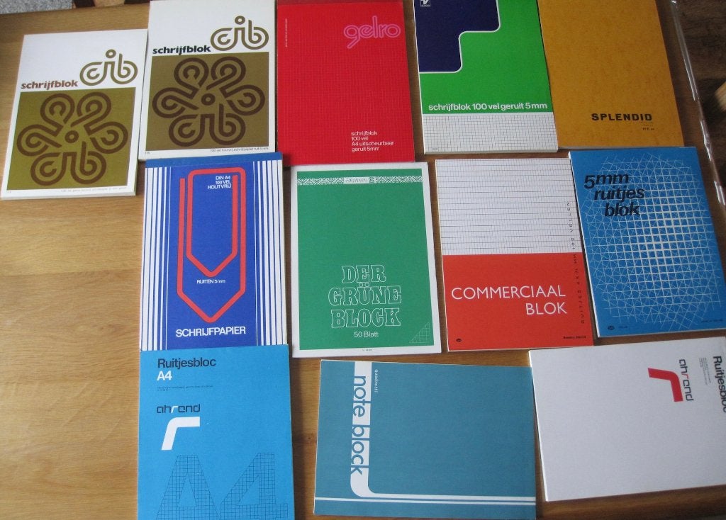 twaalf nieuwe ruitjes schrijfblokken - A4, Ophalen of Verzenden, Nieuw