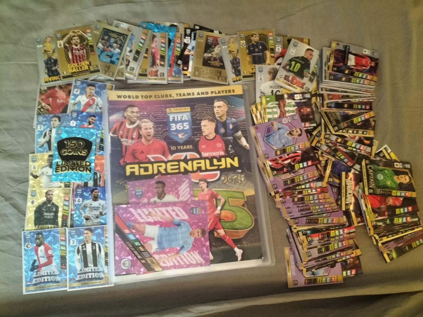 Panini FIFA 365 Adrenalyn XL 2025, Verzamelen, Sportartikelen en Voetbal, Ophalen of Verzenden, Zo goed als nieuw, Overige sporten