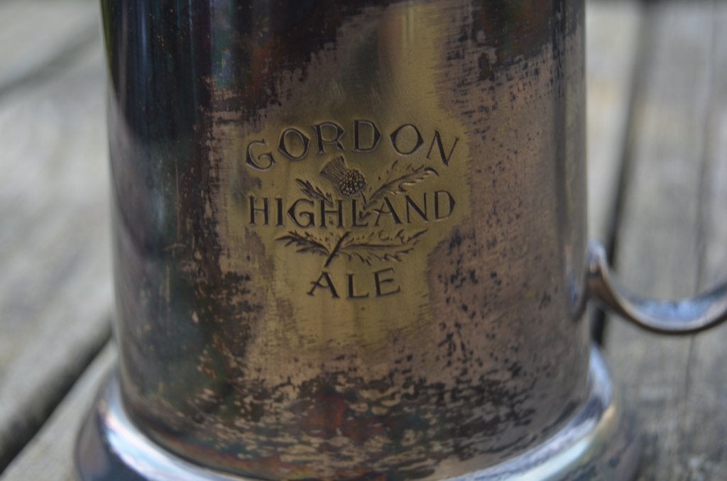 Gordon Highland Ale + nog 1 tinnen bierpullen glazen bodem, Ophalen of Verzenden