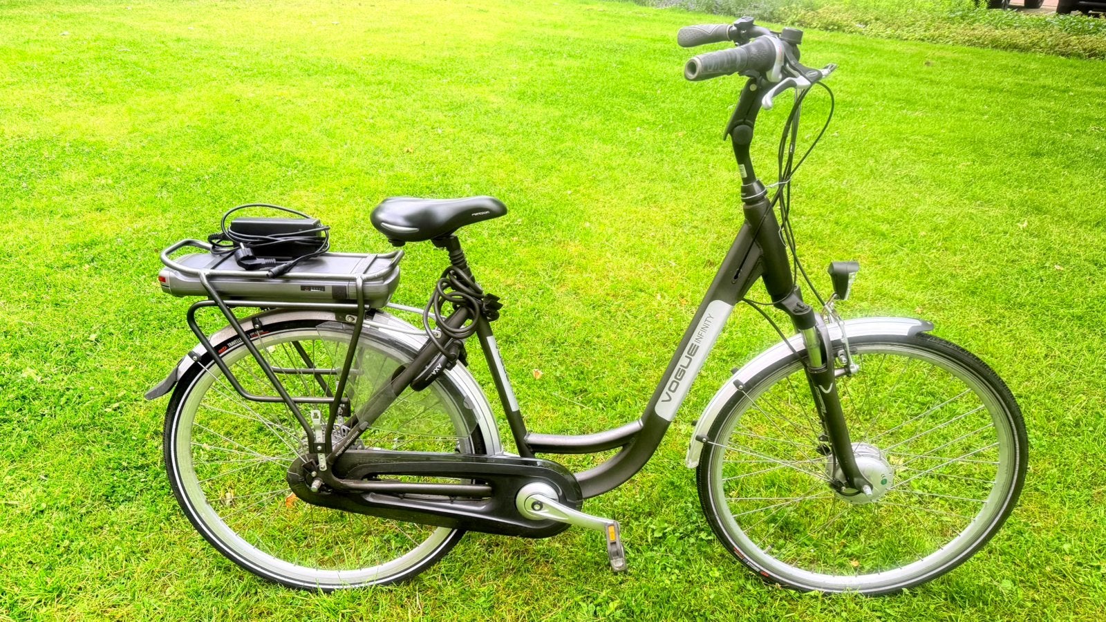 Mooie goede unisex damesfiets E-bike Vogue Infinity 52cm N8, Fietsen en Brommers, Fietsen | Dames | Damesfietsen, Velgrem, Versnellingen