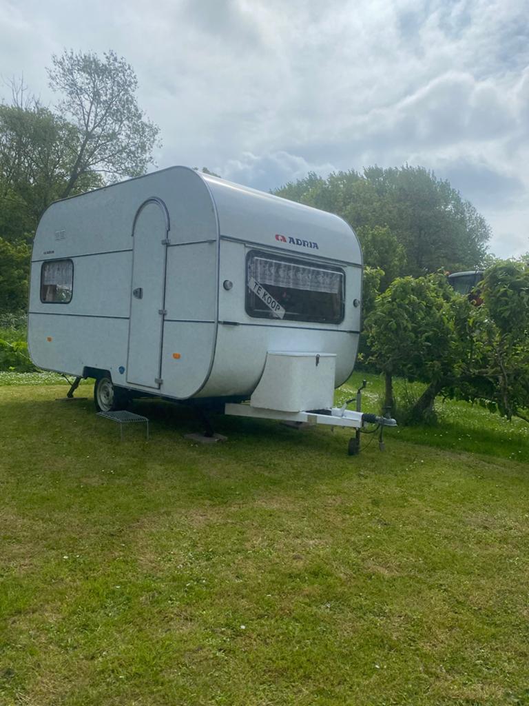 Unieke Adria 380 caravan oldtimer, Treinzit, Particulier, Adria, 500 - 750 kg