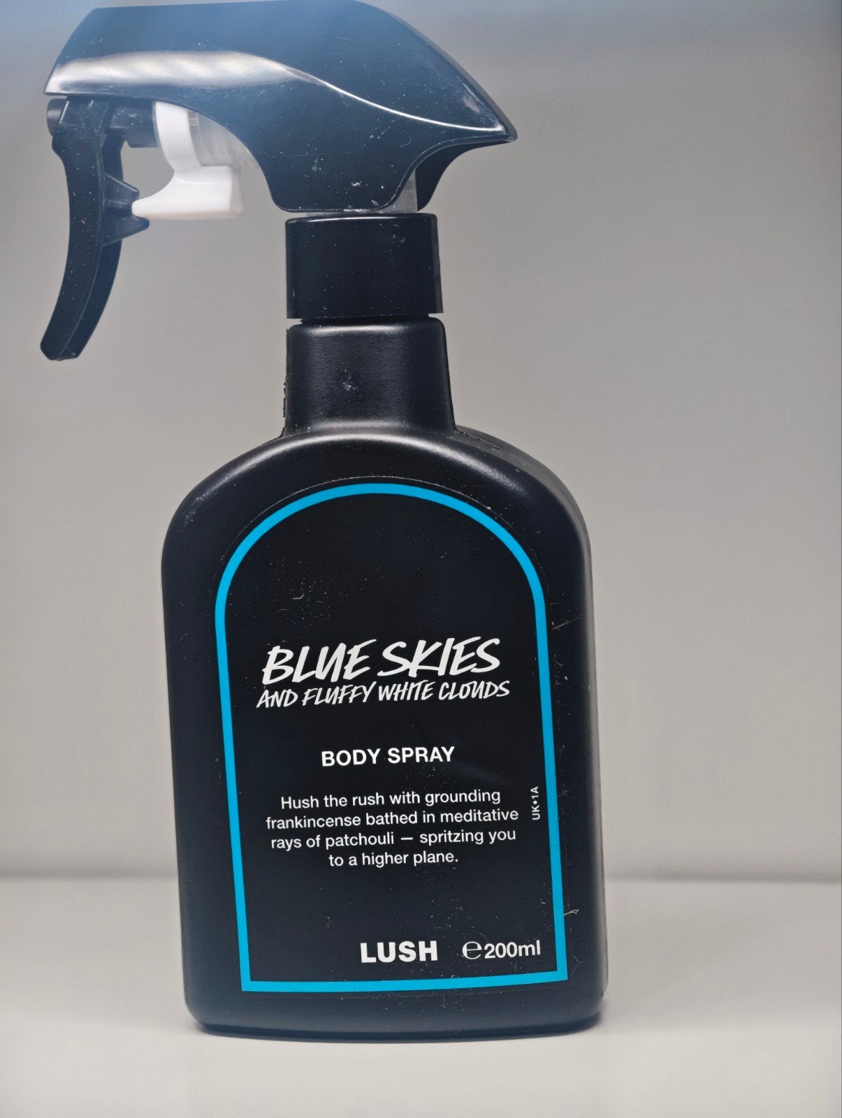 Lush Blue Skies & Fluffy White Clouds Body Spray 200ml, Ophalen of Verzenden, Zo goed als nieuw