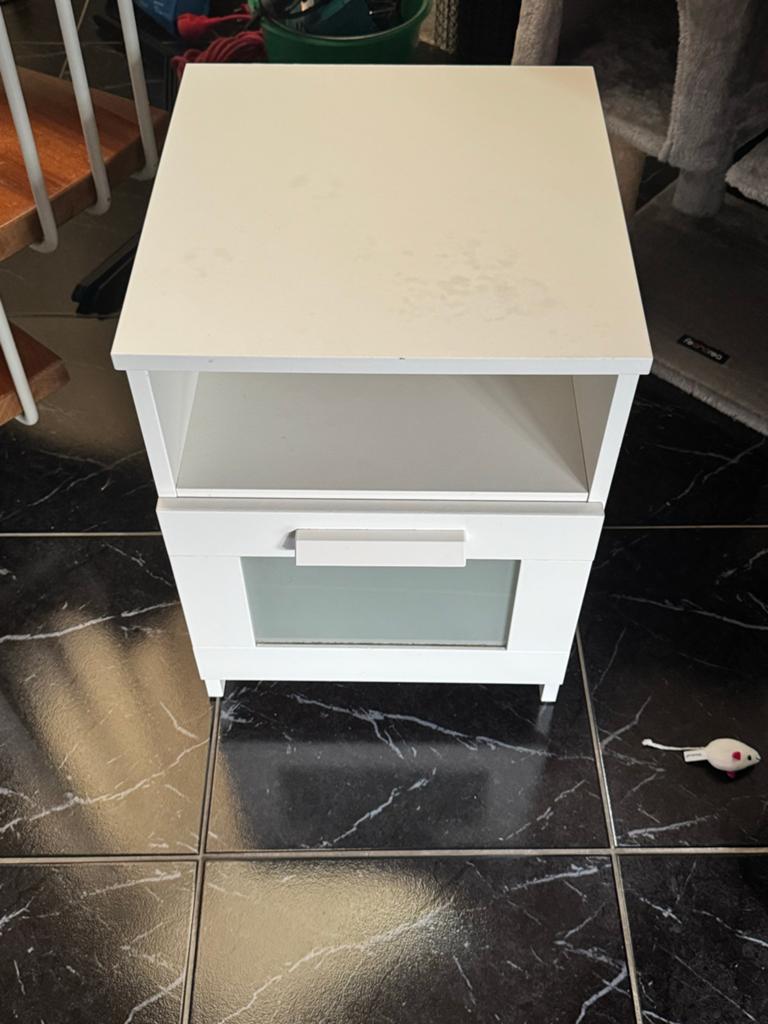 Wit nachtkastje IKEA met lade en open vak, Ophalen, Gebruikt, Minder dan 45 cm, 55 tot 70 cm