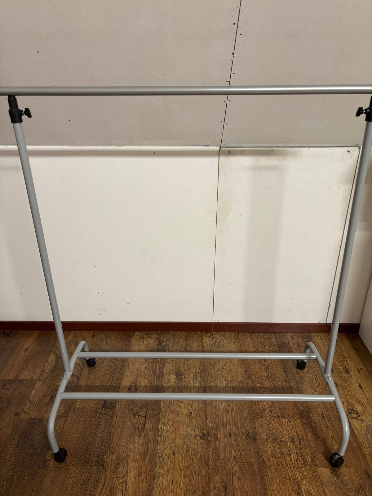 IKEA RIGGA Kledingrek - Verstelbaar en Verrijdbaar, Ophalen, Met wielen, Gebruikt