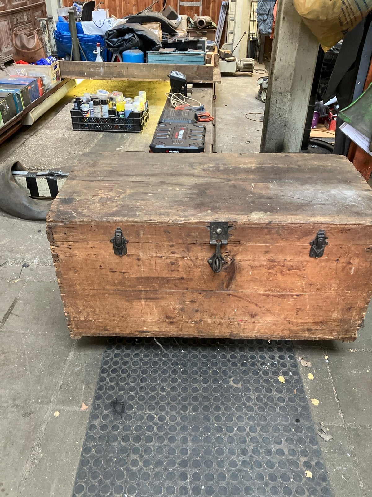 Antieke houten kist met metalen binnenkant, Ophalen of Verzenden