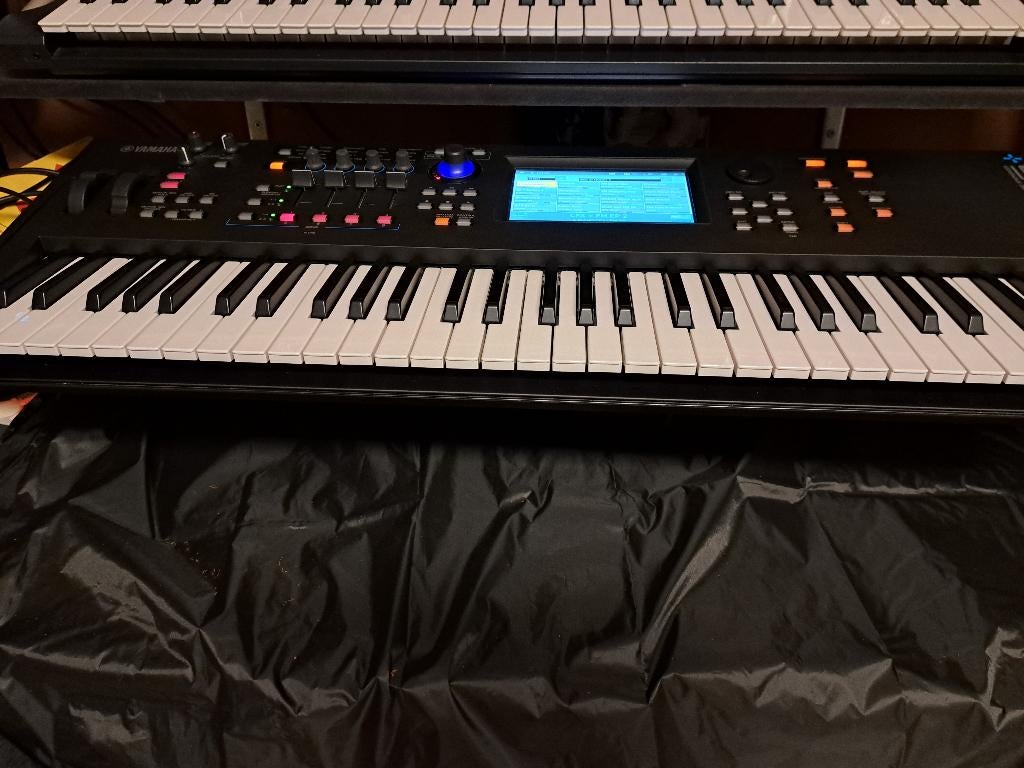MODX 6 +, Muziek en Instrumenten, Ophalen, 61 toetsen, Yamaha, Zo goed als nieuw