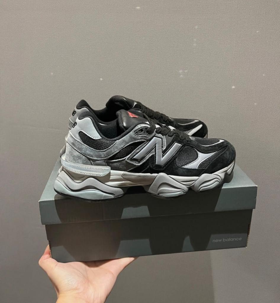 New balance 9060 castle rock, Ophalen of Verzenden, Zo goed als nieuw, Zwart