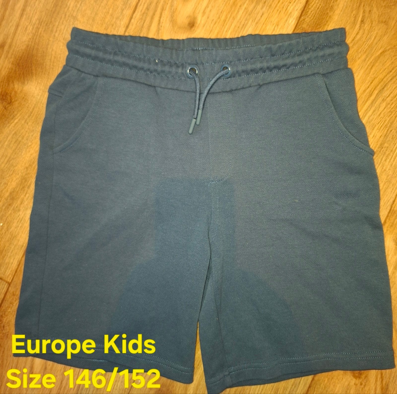 Europe Kids korte broek maat 146/152, Ophalen of Verzenden, Zo goed als nieuw, Europe Kids, Jongen of Meisje