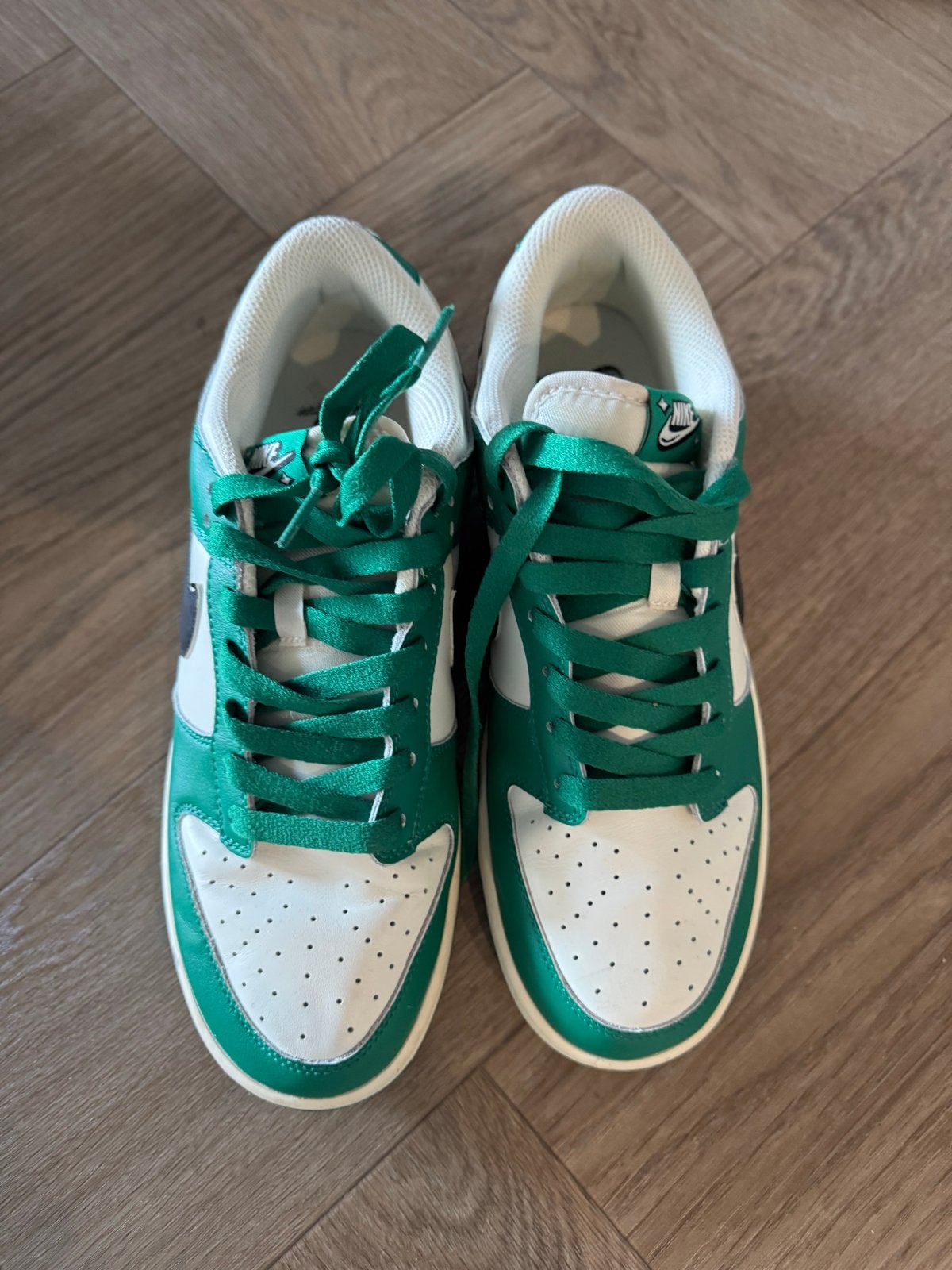 Nike Dunk Low Green Glow - Maat 43, Ophalen of Verzenden, Gedragen, Overige kleuren, Sneakers of Gympen