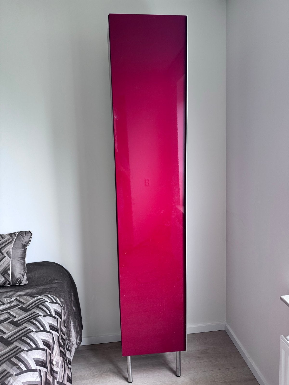 Smalle rode badkamer kast van ikea Vandaag ophalen, Ophalen, Minder dan 50 cm, Gebruikt, 200 cm of meer