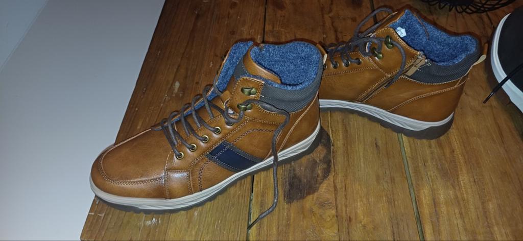 Bruine heren boots met blauwe accenten maat 44, Kleding | Heren, Schoenen, Boots, Ophalen of Verzenden, Zo goed als nieuw, Onbekend