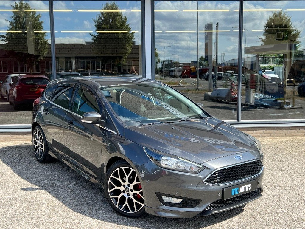 Ford Focus 1.0 EcoBoost Hatchback | ST-line |, Auto's, 3 cilinders, Navigatiesysteem, 999 cc, Hatchback