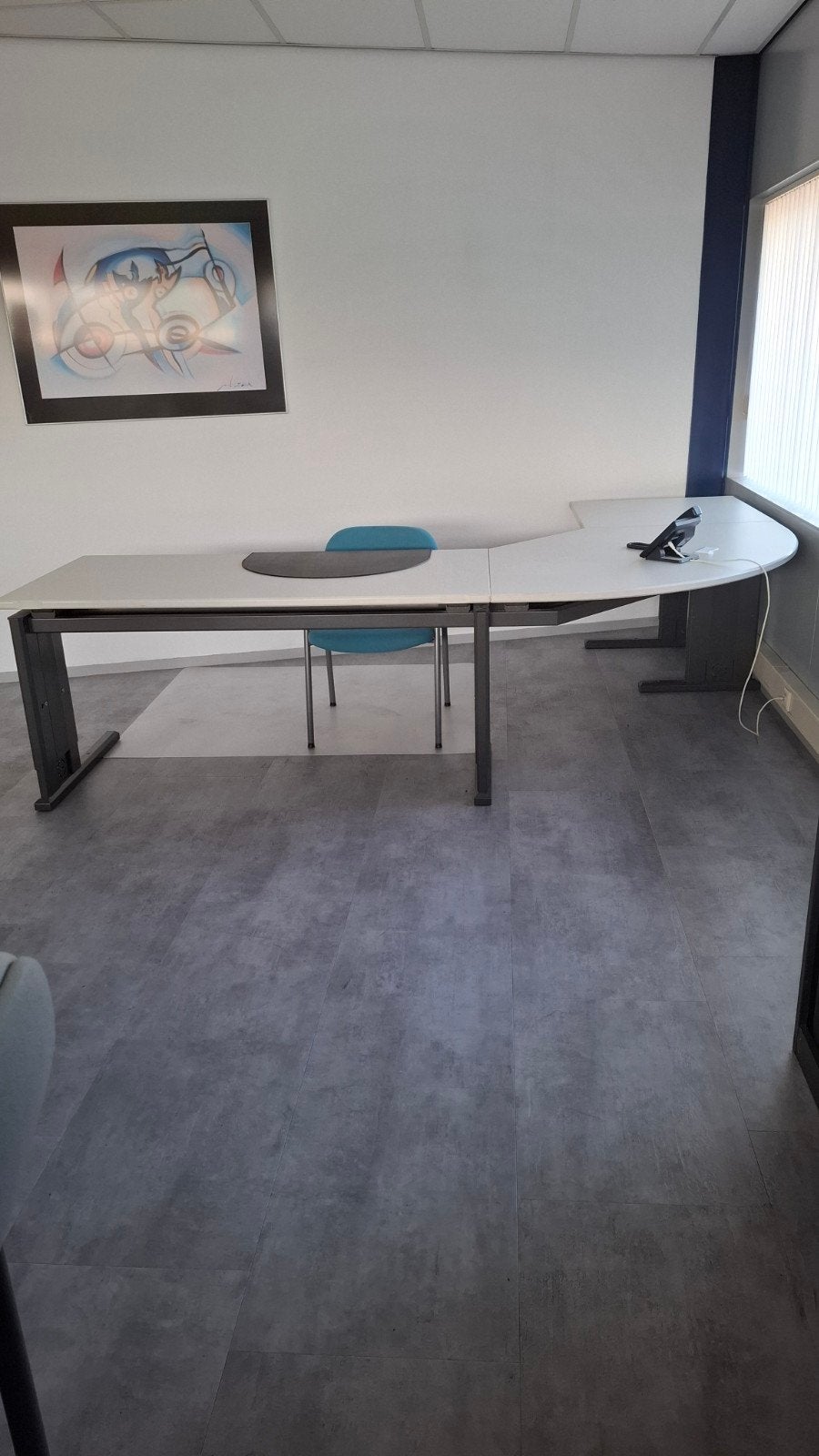 Hoekbureau Drentea Emmen in hoogte verstelbaar 300x200cm, Huis en Inrichting, Bureaus, Ophalen, Gebruikt