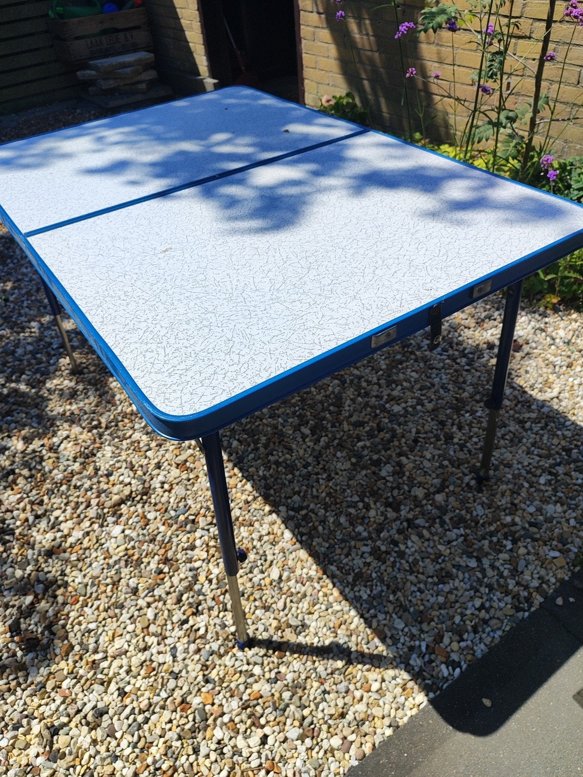 Praktische stevige campingtafel, Ophalen, Zo goed als nieuw, Campingtafel