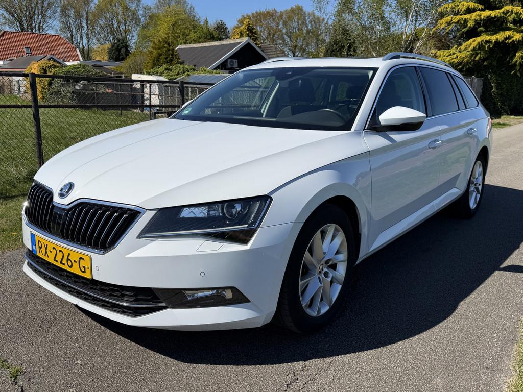 Skoda Superb Combi 1.4 TSI ACT 150PK Ambition Business LED/N, Auto's, Gebruikt, 4 cilinders, 150 pk, Wit